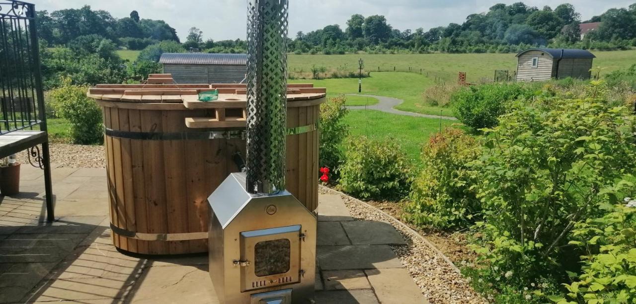 Fair Farm Hideaway Villa Waltham on the Wolds Екстериор снимка